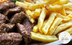 Fraldinha Acebolada com Fritas no Garden